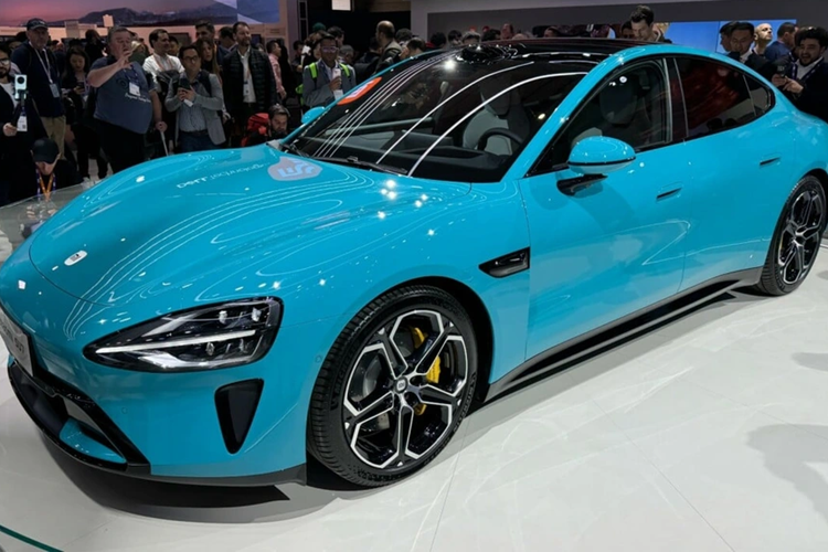 Người quản lý cho biết: “Lịch lái thử đã được lên lịch đến 3 giờ sáng ngày 30 tháng 3. “Những ai đã nộp tiền đặt cọc được ưu tiên lái thử SU7.” Các đại lý Xiaomi Auto khác cũng đang chia sẻ những câu chuyện tương tự trên khắp Trung Quốc.