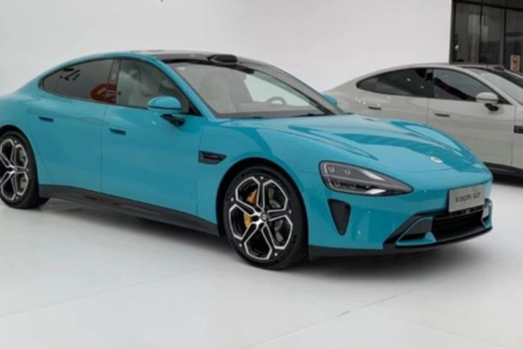 Vào năm 2024, Xiaomi đặt mục tiêu sản xuất khoảng 100.000 ôtô dựa trên mức hiện tại. Đơn đặt hàng ban đầu vượt quá 90.000 trong vòng 24 giờ, có khả năng vượt 100.000 chiếc sau 48 giờ.