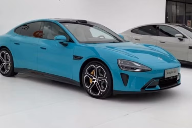 Vào năm 2024, Xiaomi đặt mục tiêu sản xuất khoảng 100.000 ôtô dựa trên mức hiện tại. Đơn đặt hàng ban đầu vượt quá 90.000 trong vòng 24 giờ, có khả năng vượt 100.000 chiếc sau 48 giờ.