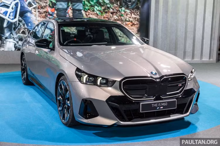 BMW i5 M60 xDrive tu 2,58 ty dong tai Malaysia, cho ve Viet Nam