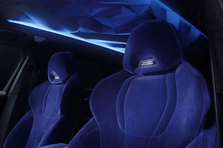 Đây không phải là lần đầu tiên BMW sử dụng vải trên thân ôtô mà kể từ năm 2008, Gina Light Visionary Model có chất liệu vải bền bao phủ cấu trúc kim loại. 