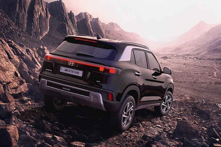 Không chỉ vậy, xe còn được trang bị camera 360 độ, hệ thống cảnh báo điểm mù, cảnh báo áp suất lốp, phanh đĩa trên cả 4 bánh và hệ thống cân bằng điện tử... Mức giá xe Hyundai Creta 2024 và ngày ra mắt hiện vẫn chưa được công bố.