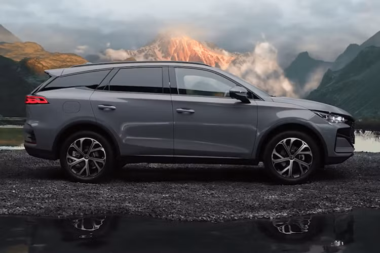 Nâng cấp đáng chú ý nhất của BYD Tang 2025 mới chính là hệ truyền động DM 5.0 PHEV mới với động cơ 1.5 T BYD472ZQB cho công suất tối đa 154 mã lực đi kèm mô tơ điện EHS200 mạnh 268 mã lực.