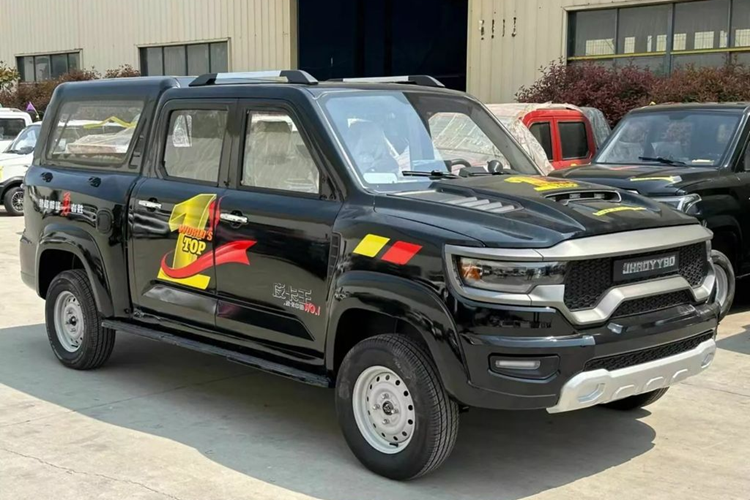 Về chiều dài, kích thước phổ biến nhất của các mẫu xe hatchback dao động từ 3.050 mm đến 3.800 mm. Trong khi các mẫu xe bán tải có trục cơ sở dài lên tới 4.800 mm. Mặc dù có vóc dáng nhỏ bé nhưng tất cả những chiếc xe điện này đều được trang bị phanh đĩa bốn bánh.