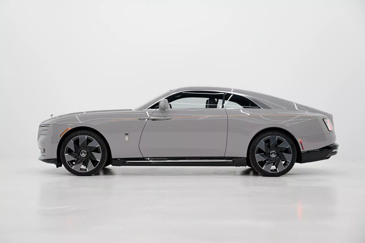 Hiện tại chiếc Spectre được rao bán chỉ di chuyển 99 mph (tương đương 160 km) và lịch sử bảo dưỡng không có. Lý do khiến vị chủ nhân chiếc Spectre rao bán không được tiết lộ, nhưng điều chắc chắn người này sẽ không được mua Rolls-Royce mới.