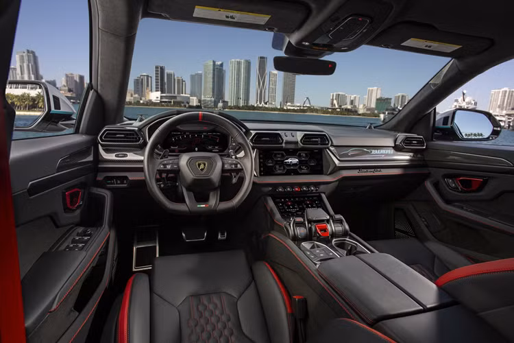 Khối động cơ xăng của xe có mức công suất 612 mã lực và mô-men xoắn đạt mức 800 Nm. Kết hợp lại, cả hai khối động cơ này có khả năng sản sinh mức công suất toàn hệ thống là 789 mã lực tại 6.000 vòng/phút và mô-men xoắn lên tới 901 Nm từ 1.750 vòng/phút.