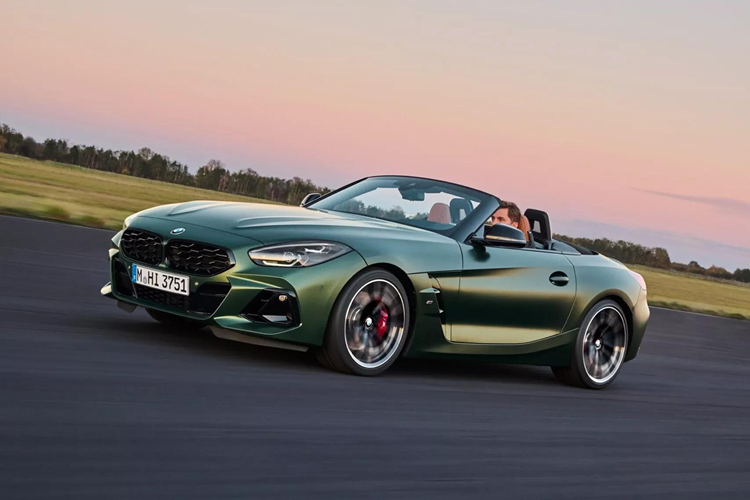 Nội thất bản Pure Impulse Edition/Handschalter cũng được thừa hưởng ưu đãi, trang bị da thật Vernasca mà không bị tính thêm chi phí, nên nhiều khả năng khách hàng sẽ chọn phương án này thay vì bọc da tổng hợp Sensatec. Người mua cũng được chọn giữa 5 tông màu chất liệu nội thất, hoặc có thể chọn bọc da nhung Alcantara nếu muốn.