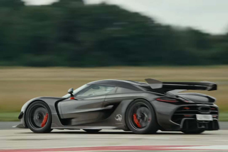 Trang này ghi chú rằng đây là thông tin không chính thức và đây rất có thể chỉ là tin đồn, bởi hiện tại vẫn chưa có thông tin về chiếc Koenigsegg Jesko nào về Việt Nam. Tại Mỹ mức giá xe Koenigsegg Jesko dao động từ 2,8 tới 3 triệu USD trước thuế (khoảng 69 tỷ đồng), nhưng khi về Việt Nam chắc chắn sẽ có giá hàng trăm tỷ.