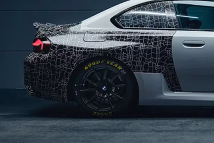 Động cơ này đi kèm tiêu chuẩn với hộp số sàn sáu cấp, từ đây biến chiếc xe trở thành một trong những hộp số sàn cuối cùng của thương hiệu. Phiên bản xe đua có thể sẽ mạnh mẽ hơn, chính vì vậy mẫu xe hứa hẹn sẽ đem lại nhiều bất ngờ hơn cho người dùng.