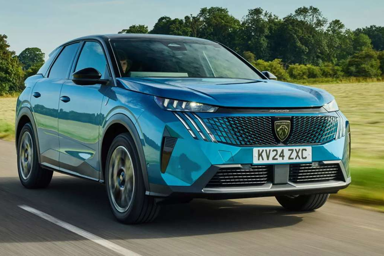 Theo đó, hệ truyền động PHEV trên Peugeot 3008 và 5008 sẽ bao gồm phiên bản mới nhất của động cơ xăng PureTech bốn xi-lanh 1,6 lít tăng áp và động cơ điện 123 mã lực, đi kèm hộp số tự động ly hợp kép bảy cấp.