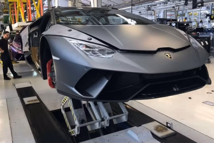 Doanh thu của Lamborghini trong giai đoạn trên tăng 14,1% so với cùng kỳ năm ngoái, lên 1,6 tỷ euro (gần 44.000 tỷ đồng). Lợi nhuận hoạt động trong 6 tháng đầu năm là 458 triệu euro (hơn 12.000 tỷ đồng).