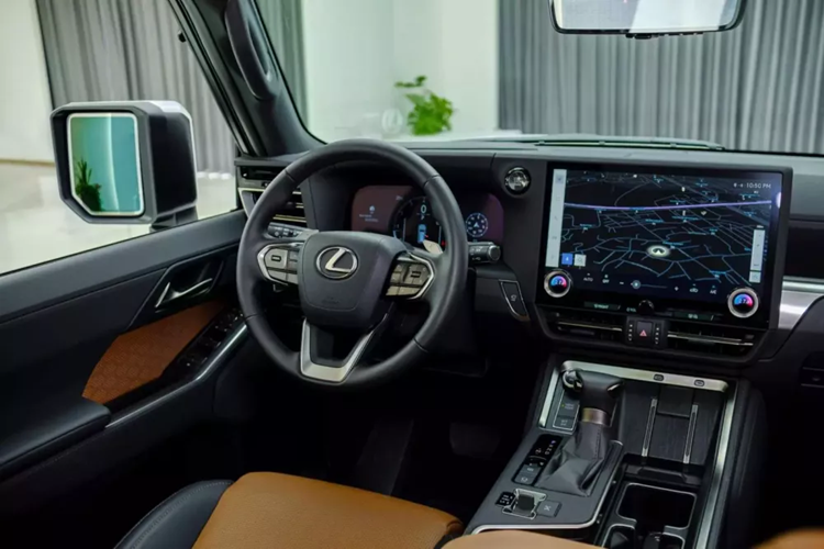 Trong khi đó, hệ thống âm thanh Mark Levinson 21 loa... và hệ thống đèn viền đa sắc, mang đến cảm giác sống động cho người ngồi trong xe. Ở bản GX 550 M, xe chỉ được trang bị cửa sổ trời đơn.