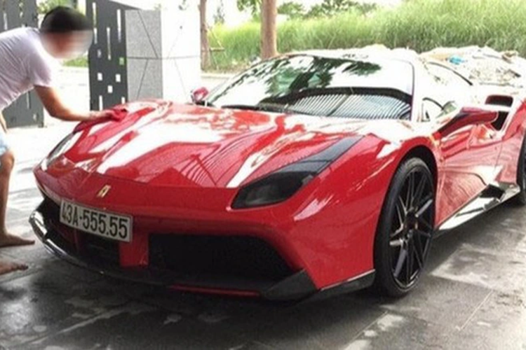 488 GTB chính là siêu xe Ferrari chấm dứt sử dụng động cơ V8 hút khí tự nhiên, thay vào đó xe sử dụng động cơ V8, tăng áp kép, dung tích 3,9 lít sản sinh ra công suất 661 mã lực ở vòng tua máy 8.000 vòng/phút và mô-men xoắn cực đại 760 Nm tại 3.000 vòng/phút.