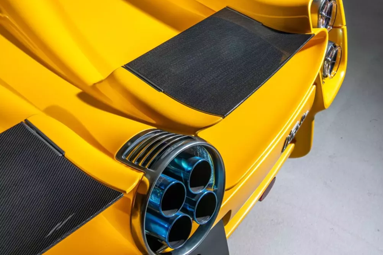 Pagani Utopia sẽ tiếp tục được cung cấp sức mạnh như Huayra, bởi động cơ V12, dung tích 6.0 lít, tăng áp kép do AMG phát triển nhưng sản sinh công suất tối đa 852 mã lực và mô-men xoắn cực đại 1.100 Nm, so sánh thông số này với thần gió, Utopia được tăng 132 mã lực và 100 Nm.