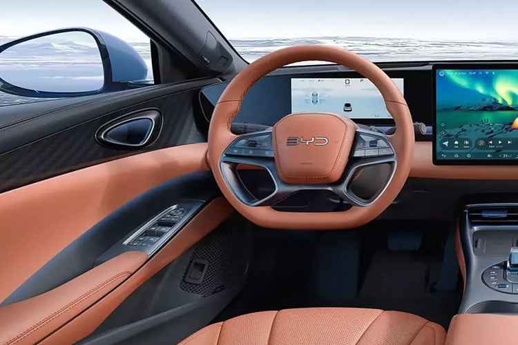 Các hệ thống truyền động này cung cấp phạm vi hoạt động hoàn toàn bằng điện ấn tượng là 70 km và 125 km theo chu trình thử nghiệm CLTC của Trung Quốc, với phạm vi kết hợp là 2.000 km. BYD tuyên bố mức tiêu thụ nhiên liệu là 3,4 lít/100 km.