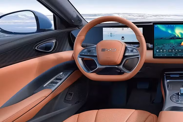 Các hệ thống truyền động này cung cấp phạm vi hoạt động hoàn toàn bằng điện ấn tượng là 70 km và 125 km theo chu trình thử nghiệm CLTC của Trung Quốc, với phạm vi kết hợp là 2.000 km. BYD tuyên bố mức tiêu thụ nhiên liệu là 3,4 lít/100 km.