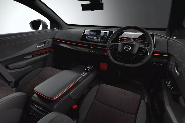 Phiên bản Nismo B6 e-4ORCE nặng 2.080 kg. Phiên bản hiệu suất cao hơn có động cơ Nismo B9 e-4ORCE với pin dung lượng 91 kWh, sản sinh công suất 429 mã lực, mô-men xoắn 600 Nm và có trọng lượng từ 2.210 kg đến 2.220 kg tùy thuộc vào phiên bản cụ thể.