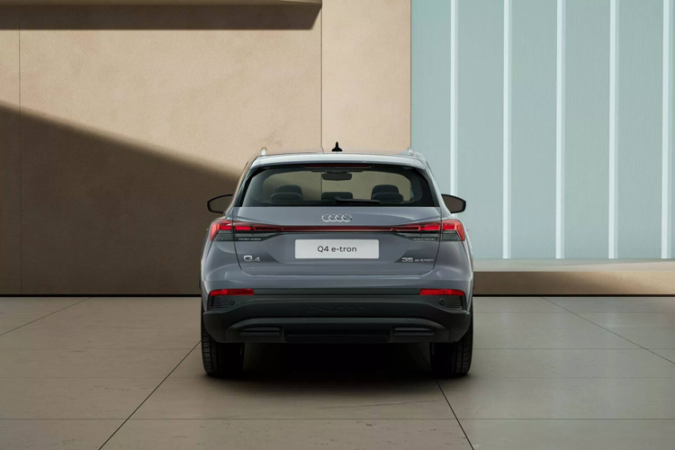 Audi vẫn cung cấp nhiều tùy chọn thay đổi cho xe, như mâm hợp kim cỡ lớn hơn và các gói trang trí.