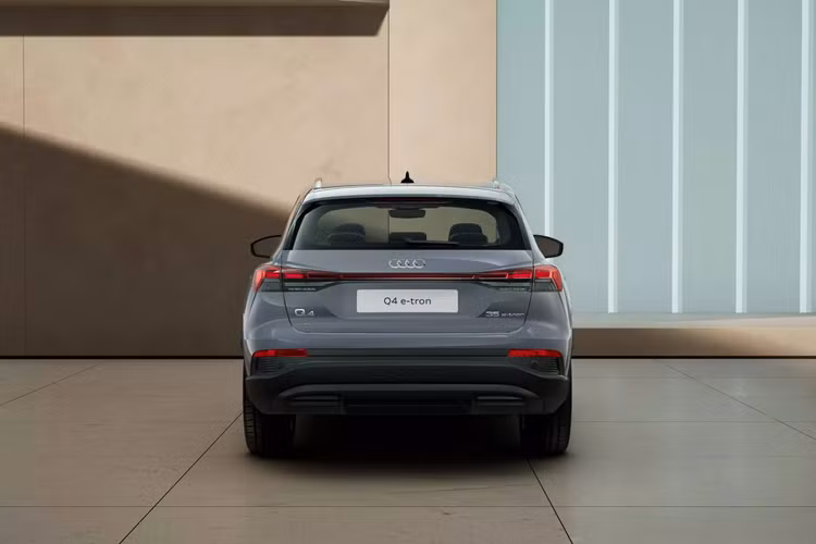 Audi vẫn cung cấp nhiều tùy chọn thay đổi cho xe, như mâm hợp kim cỡ lớn hơn và các gói trang trí.