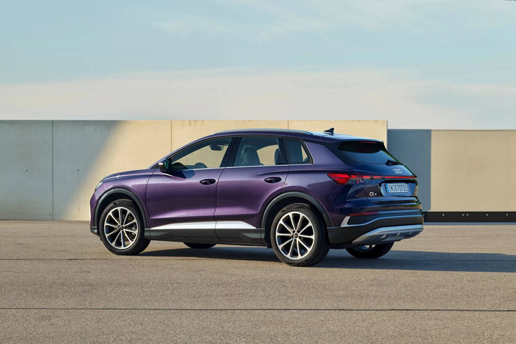 Kể từ khi được công bố lần đầu, Audi Q4 e-tron đã nhanh chóng khẳng định là mẫu xe điện bán tốt nhất của thương hiệu Đức và doanh số bán hàng dự kiến sẽ tiếp tục tăng nhờ bản Q4 35 e-tron “giá rẻ” này. Tuy năng lực kỹ thuật không phải ở mức xuất sắc nhất nhưng hoàn toàn “đủ dùng” và hứa hẹn sẽ thu hút sự quan tâm của nhiều người.