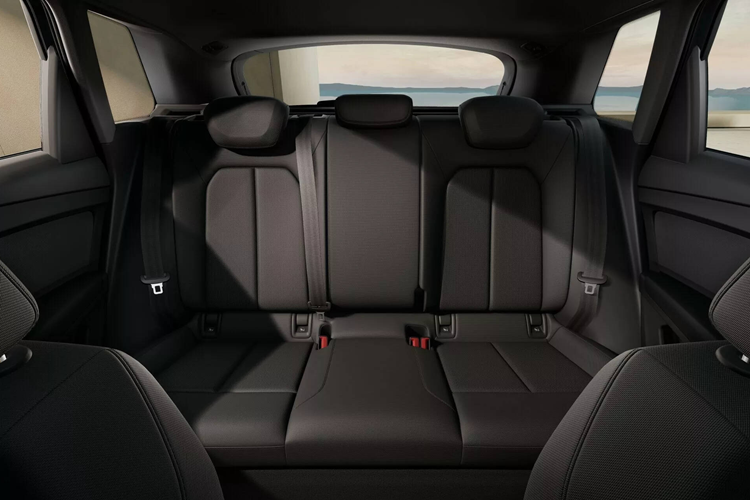 Tuy nhiên trên thực tế đó không phải là điều quá đáng lo, vì dung lượng pin nhỏ hơn nên có thể được sạc từ 10% đến 80% chỉ trong vòng 25 phút, đủ đáp ứng nhu cầu của đa số người dùng.