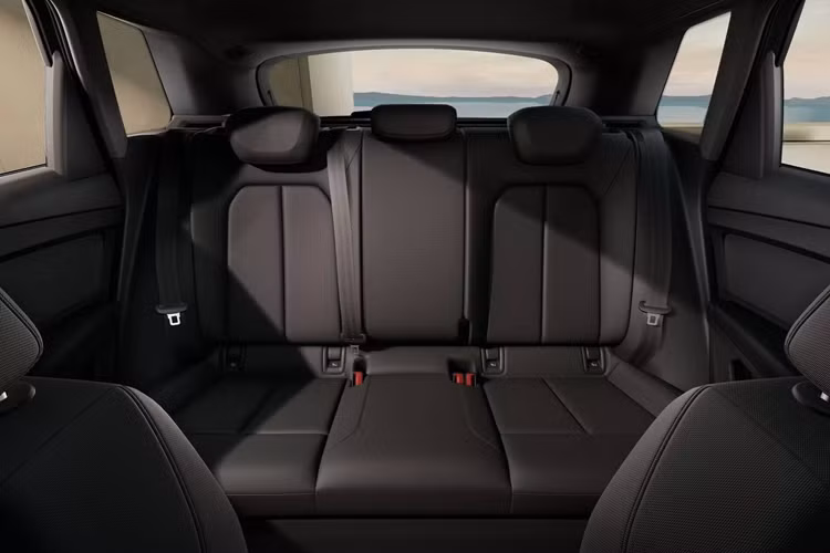 Tuy nhiên trên thực tế đó không phải là điều quá đáng lo, vì dung lượng pin nhỏ hơn nên có thể được sạc từ 10% đến 80% chỉ trong vòng 25 phút, đủ đáp ứng nhu cầu của đa số người dùng.