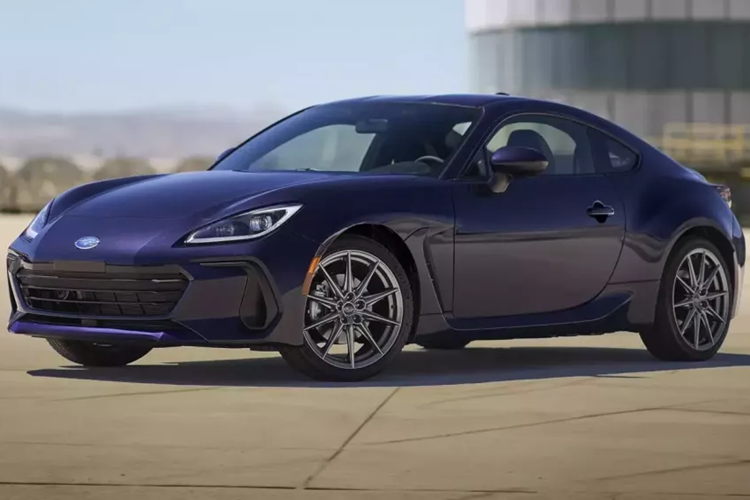 Xe dự kiến sẽ có mặt tại các đại lý ở Hoa Kỳ vào đầu năm sau, với mức giá khởi điểm là 35.445 đô la. Mức giá xe Subaru BRZ Series Purple 2025 cao hơn 1.700 USD so với phiên bản Limited có giá 33.745 USD, có vẻ hợp lý khi xét đến tính độc quyền của màu sắc và số lượng sản xuất giới hạn.