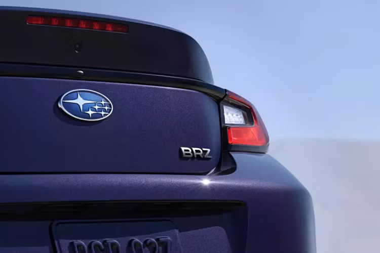 Vẫn giữ nguyên chủ đề hiệu suất, phiên bản đặc biệt được trang bị thanh chữ V linh hoạt nằm dưới nắp ca-pô và hứa hẹn cải thiện hiệu suất. Người mua cũng sẽ tìm thấy bộ vi sai chống trượt thông thường và lốp xe mùa hè Michelin Pilot Sport 4.