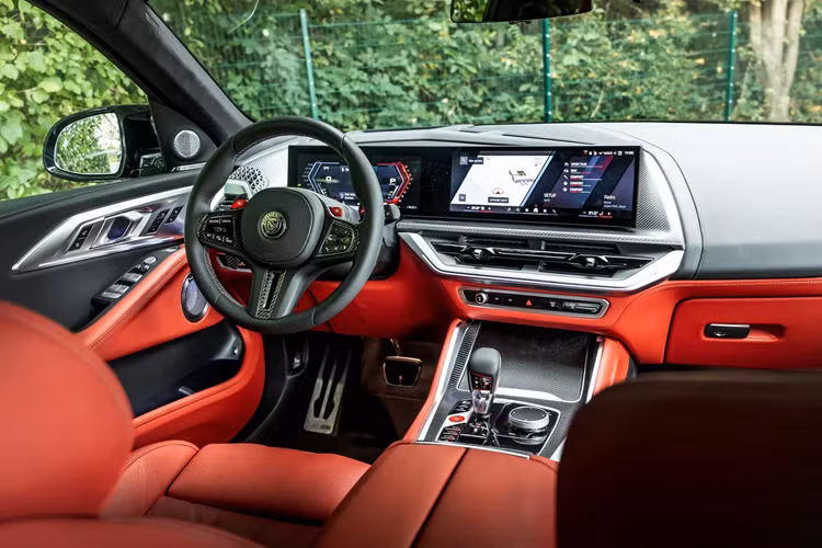 Nhiều nâng cấp cũng đã được trang bị nhằm làm mới ngoại thất của XM.