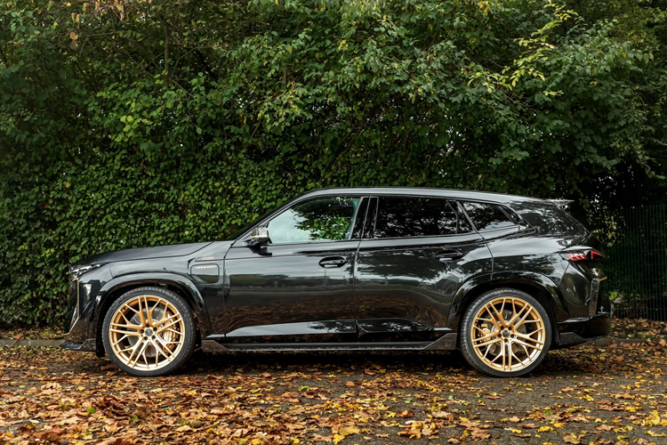 Để đạt được mức công suất này, hãng độ xe Đức đã lắp hộp công suất MHtronik. Người mua có thể lựa chọn giữa hệ thống ống xả bằng thép không gỉ điều khiển van hoàn toàn hoặc hệ thống Akrapovic.