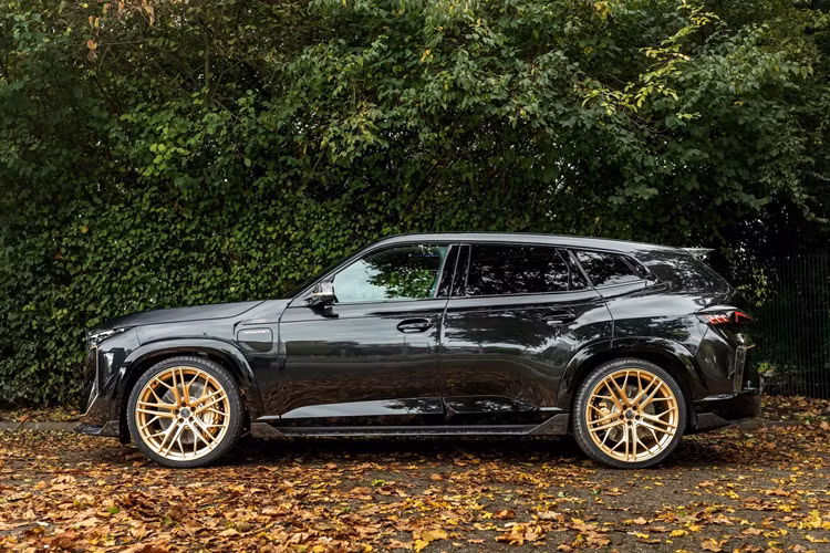 Để đạt được mức công suất này, hãng độ xe Đức đã lắp hộp công suất MHtronik. Người mua có thể lựa chọn giữa hệ thống ống xả bằng thép không gỉ điều khiển van hoàn toàn hoặc hệ thống Akrapovic.