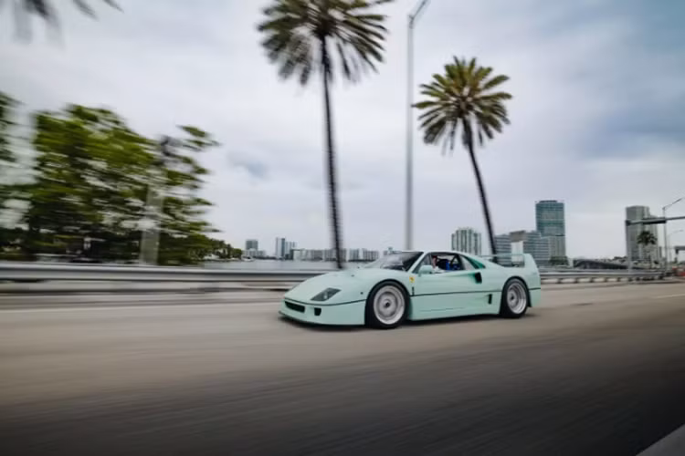 Danh sách cho biết thêm rằng bình nhiên liệu đã được thay thế vào năm 2022 và hơn 43.000 Euro, tương đương là 1,1 tỷ đồng đã được chi cho chiếc xe trong 18 tháng qua. Chiếc xe đã đi được khoảng 19.300 dặm (khoảng 31.000 km).