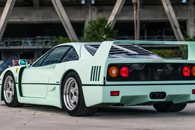 Ferrari thường ghét chủ sở hữu của mình sửa đổi và tùy chỉnh xe của họ, nhưng chiếc F40 này thì khác. Nhà sản xuất ô tô Ý thậm chí còn cấp phép cho Amalgam sản xuất các mô hình tỷ lệ 1:8 và 1:18 của chiếc xe. Giờ đây, những nhà sưu tập và đại gia có cơ hội sở hữu một chiếc F40 độc nhất vô nhị thông qua đấu giá.