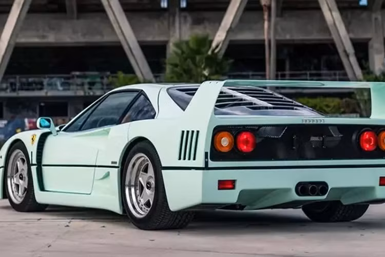 Ferrari thường ghét chủ sở hữu của mình sửa đổi và tùy chỉnh xe của họ, nhưng chiếc F40 này thì khác. Nhà sản xuất ô tô Ý thậm chí còn cấp phép cho Amalgam sản xuất các mô hình tỷ lệ 1:8 và 1:18 của chiếc xe. Giờ đây, những nhà sưu tập và đại gia có cơ hội sở hữu một chiếc F40 độc nhất vô nhị thông qua đấu giá.