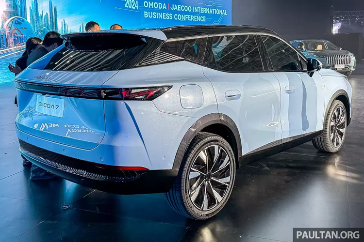 Tuy nhiên, khác với Omoda 5, Chery Omoda 7 sẽ không có phiên bản thuần điện EV. Hiện chưa rõ thương hiệu Omoda có dự định đưa mẫu SUV cỡ C mới này về Việt Nam để phân phối chính hãng hay không.