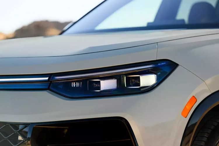 Tuy nhiên, các bức ảnh cho thấy nó ngắn hơn mẫu Tayron ba hàng ghế của châu Âu và gần giống với mẫu Tayron L hai hàng ghế của Trung Quốc, có chiều dài 4.684 mm, chiều rộng 1.854 mm và chiều cao 1.685 mm, với chiều dài cơ sở 2.791 mm.