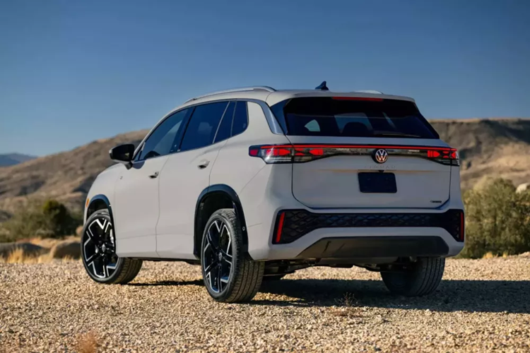 Những thay đổi sẽ mang lại lợi ích cho người lái vì Volkswagen cho biết chúng ta có thể mong đợi khả năng tăng tốc được cải thiện cũng như khả năng tiết kiệm nhiên liệu tốt hơn. Mặc dù còn quá sớm để nói về con số, nhưng mẫu xe cũ đã trở lại với mức tiêu thụ nhiên liệu lên tới 24 mpg trong thành phố, 31 mpg trên đường cao tốc và 27 mpg kết hợp.