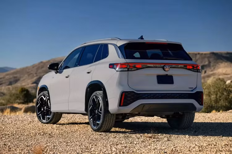 Những thay đổi sẽ mang lại lợi ích cho người lái vì Volkswagen cho biết chúng ta có thể mong đợi khả năng tăng tốc được cải thiện cũng như khả năng tiết kiệm nhiên liệu tốt hơn. Mặc dù còn quá sớm để nói về con số, nhưng mẫu xe cũ đã trở lại với mức tiêu thụ nhiên liệu lên tới 24 mpg trong thành phố, 31 mpg trên đường cao tốc và 27 mpg kết hợp.