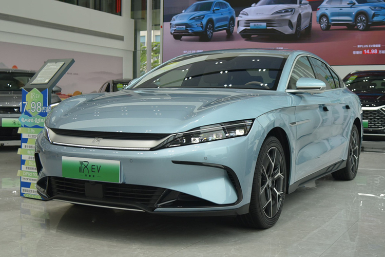 BYD Han EV 2025 được cập nhật và nâng cấp khá nhiều công nghệ, nhưng hiện tại mức giá đang thấp hơn 4,000 NDT so với bản tiền nhiệm. Tính từ năm 2020 đến nay, BYD Han đã được hơn 800.000 xe. Hiện tại, BYD Việt Nam đang phân phối 3 mẫu xe, gồm: Dolphin, Atto 3, Seal.