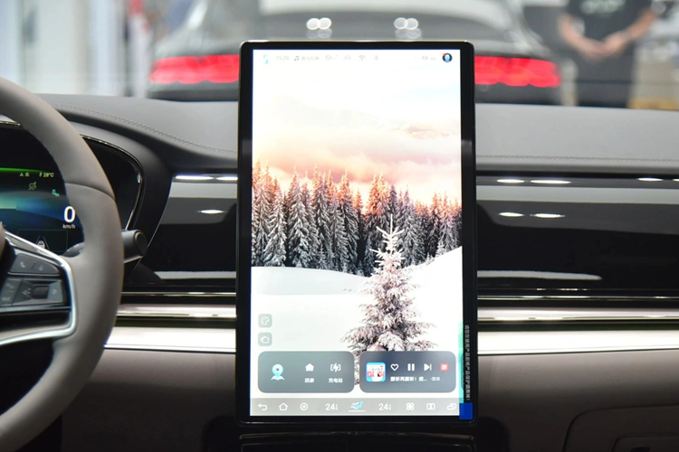 BYD Han EV pin LFP Blade dung tích 85,44 kWH với hệ dẫn động AWD, động cơ điện đặt tại cầu trước có công suất 241 mã lực và mô-men xoắn 350 Nm và động cơ đặt tại cầu sau có công suất 268 mã lực và mô-men xoắn 350 Nm.