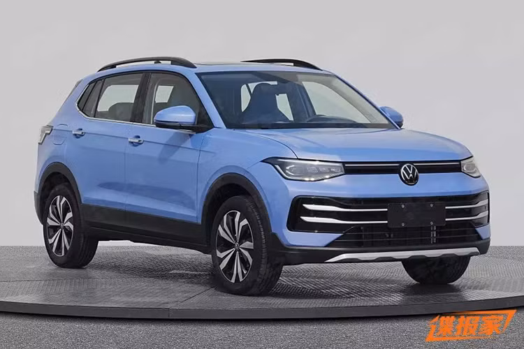 Được phát triển dựa trên cơ sở gầm bệ MQB A0 tương tự T-Cross, Volkswagen Tharu XR sở hữu kích thước dài x rộng x cao lần lượt là 4.355 x 1.762 x 1.605 mm và chiều dài cơ sở 2.651 mm. Với kích thước này, xe được định vị trong phân khúc SUV cỡ B+, tương tự Toyota Corolla Cross.