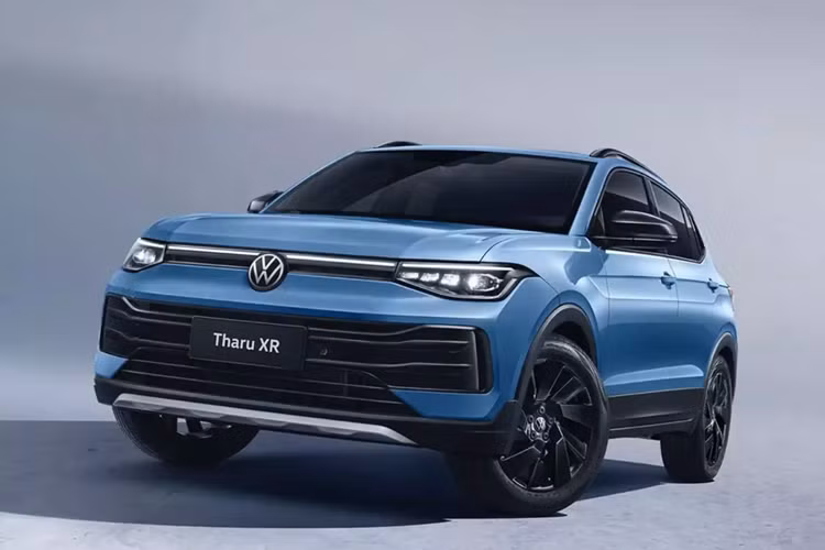 So với đàn anh Tharu, Volkswagen Tharu XR ngắn hơn 103 mm trong khi chiều dài cơ sở kém 29 mm. Tharu XR sở hữu thiết kế ngoại thất khá quen thuộc và đặc trưng của thương hiệu Volkswagen. Các nhà thiết kế của Volkswagen có vẻ không hề muốn giấu diếm mối liên hệ giữa 2 mẫu xe Tharu XR và T-Cross.