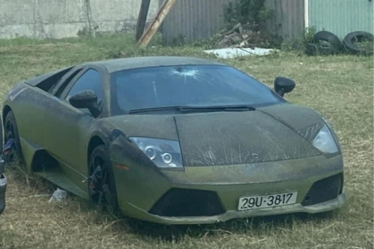 Được biết, vào thời điểm kiểm tra, tài xế điều khiển ô tô tải đã không xuất trình được giấy tờ chứng minh nguồn gốc của hai chiếc xe kể trên. Trên hệ thống đăng kiểm Việt Nam cũng không có dữ liệu về biển số, số khung và số máy của hai chiếc xe.