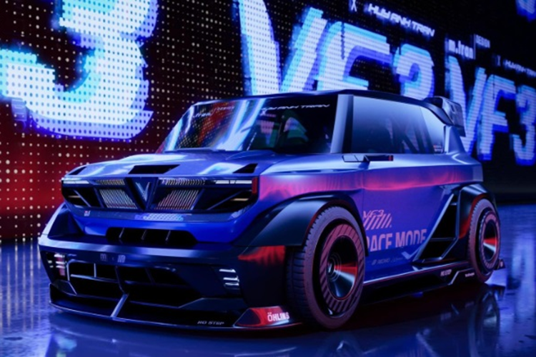 Theo đó, chiếc xe Vinfast VF3 điện quốc dân khá lạ mắt này là tác phẩm do hai nhà thiết kế Trần Anh Huy và Matthieu Trần “chắp bút”. Trong đó, Trần Anh Huy là người nổi đình đám trên mạng xã hội 4 năm trước khi cho ra mắt bản thiết kế xe VinFast Lux A2.0 như xe đua.