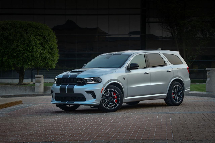 Phiên bản Durango SRT Hellcat có động cơ V8 6,2 lít tăng áp, sản sinh công suất 710 mã lực và mô-men xoắn cực đại 874 Nm.