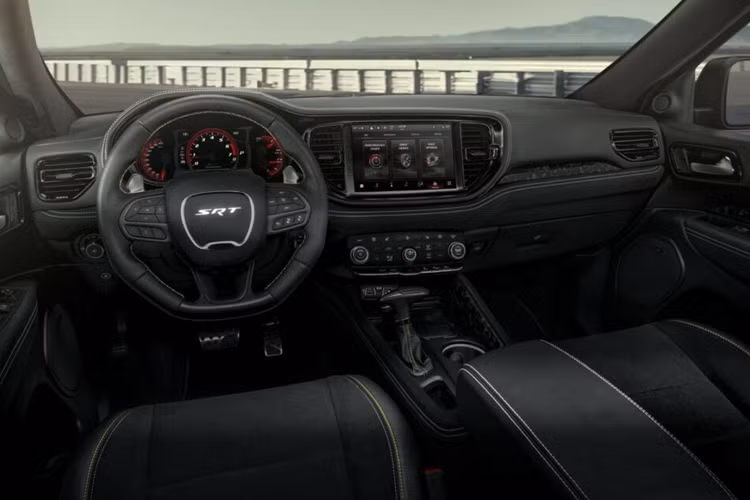 Là một phiên bản mới, Durango SRT 392 AlchHEMI được trang bị động cơ HEMI V8 6,4 lít công suất 475 mã lực và mô-men xoắn 637 Nm. Với trang bị khối động cơ này, mẫu xe có thể tăng tốc từ 0 – 96 km/h chỉ trong 4,4 giây và xe có sức kéo lên tới 3.946 kg.