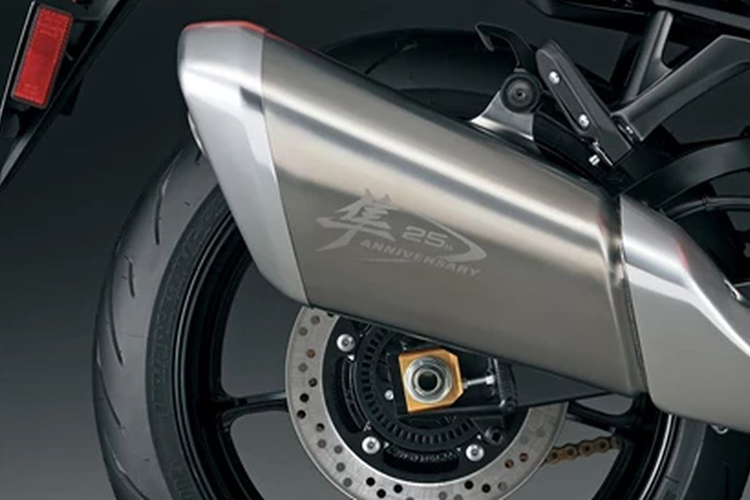 Theo đó, cung cấp sức mạnh cho mẫu Superbike này là động cơ 4 xi-lanh thẳng hàng, dung tích 1.340cc, hút khí tự nhiên với công suất được công bố là 190 mã lực tại 9.700 vòng/phút và mô-men xoắn cực đại 150 Nm tại 7.000 vòng/phút.