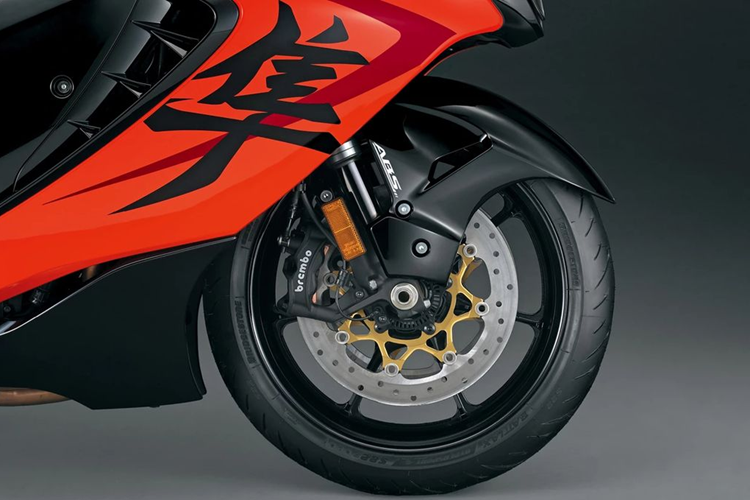 Về truyền động, Suzuki Hayabusa 2024 phiên bản kỷ niệm 25 năm vẫn dùng động cơ như trên bản tiêu chuẩn.