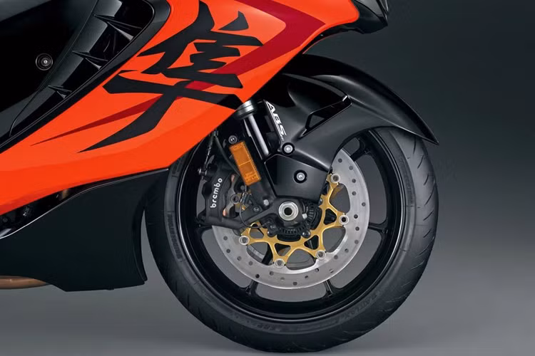 Về truyền động, Suzuki Hayabusa 2024 phiên bản kỷ niệm 25 năm vẫn dùng động cơ như trên bản tiêu chuẩn.