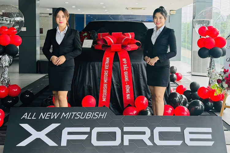 Nếu đăng ký biển số Bắc Giang quê của Đoàn Di Băng, tổng số tiền để lăn bánh chiếc Xforce rơi vào khoảng 778 triệu đồng. Mitsubishi Xforce tại Việt Nam được định vị trong phân khúc CUV/SUV cỡ B, cạnh tranh trực tiếp với các đối thủ như Toyota Corolla Cross, Honda HR-V, Mazda CX-30, Hyundai Creta, Kia Seltos hay MG ZS.